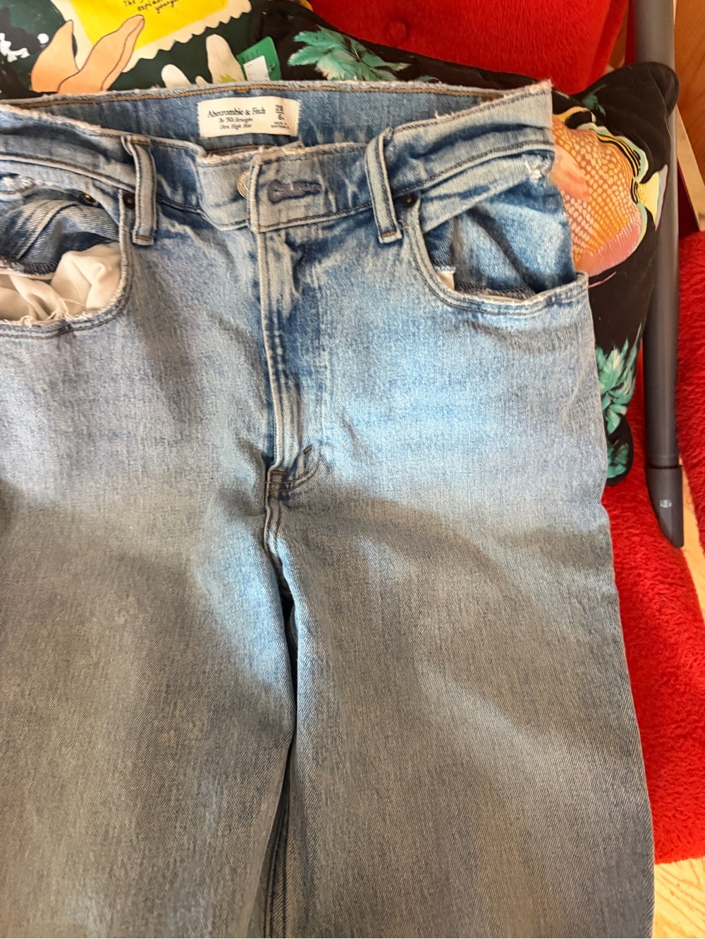 Abercrombie & Fitch women’s  Light Wash Straight Jeans curve love